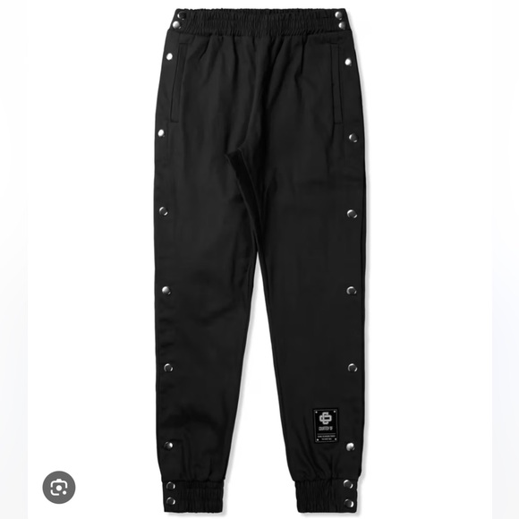 COURTESY OF SCOTTIE ⭐️grey tear away pants